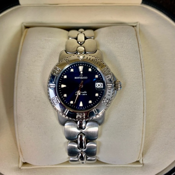 Bertolucci Jewelry - Bertolucci watch 😍 Diver in Steel
on Steel Bracelet with Blue Dial